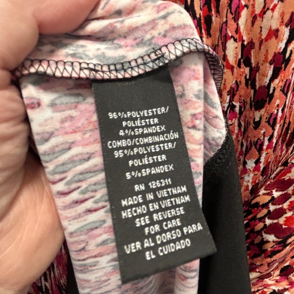 Ronni Nicole Red and Black Sleeveless Tank Top - Picture 5 of 6